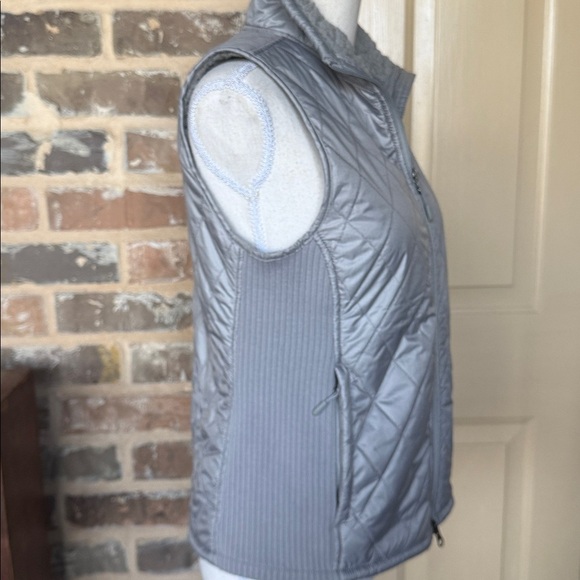 L.L. Bean Light Gray Quilted Vest Plush Fleece Lined Double Zipper Pulls Sz S - Picture 3 of 10